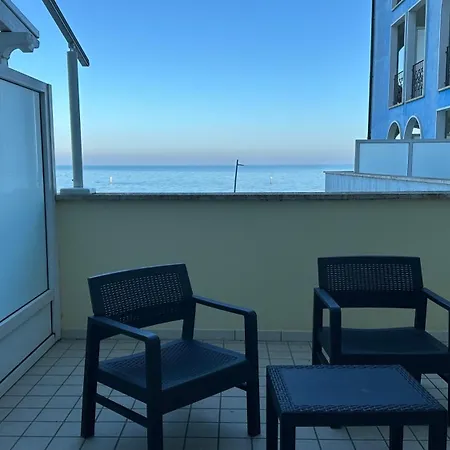 P046 - Porto Recanati, Meraviglioso Trilocale Fronte Mare